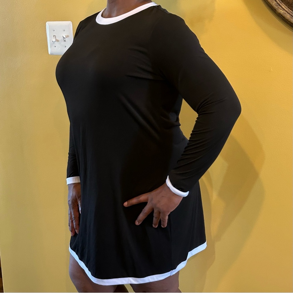 Black and White Women's Top - Picture 2 of 8